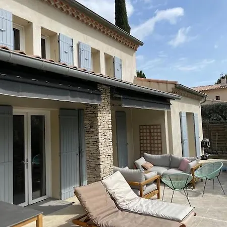 En Provence Avec Piscine * Les Angles (Gard)